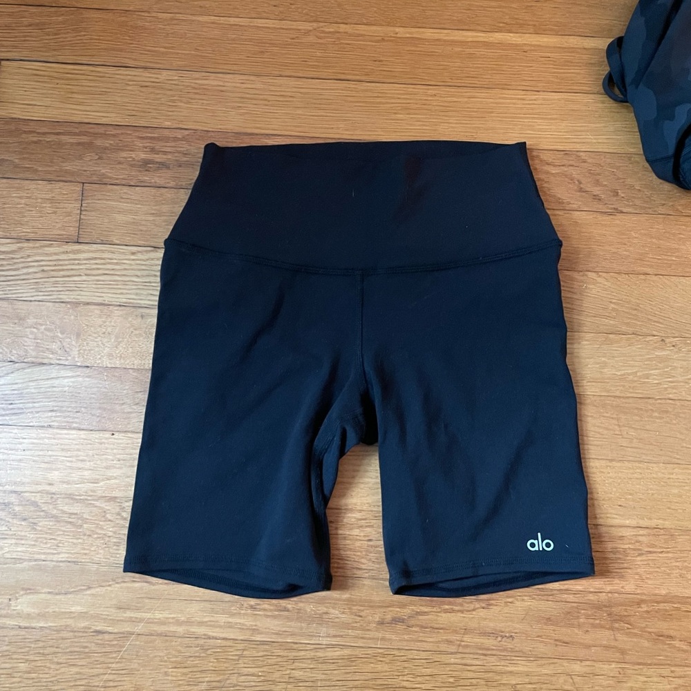 Alo bike shorts